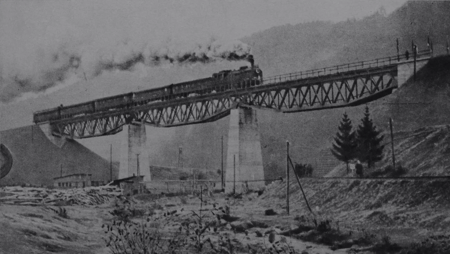 Brigádnici pri výstavbe trate mládeže v roku 1949